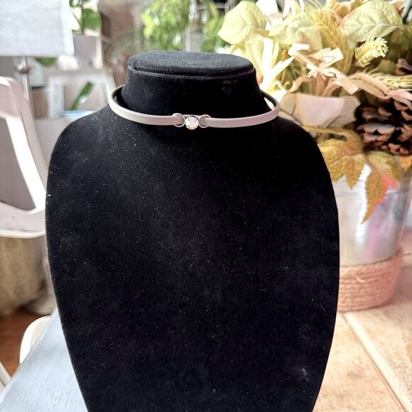 Sabika Crystal Summer 2018 Choker Necklace - Picture 2 of 9